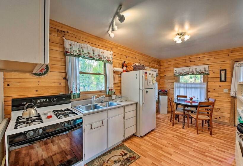 Cozy Colorado Cabin W/ Deck, Grill & River Access!