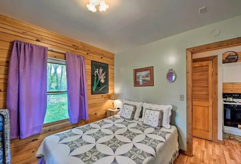 Cozy Colorado Cabin W/ Deck, Grill & River Access!