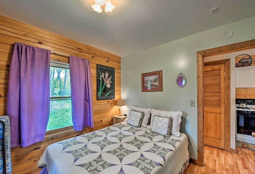 Cozy Colorado Cabin W/ Deck, Grill & River Access!