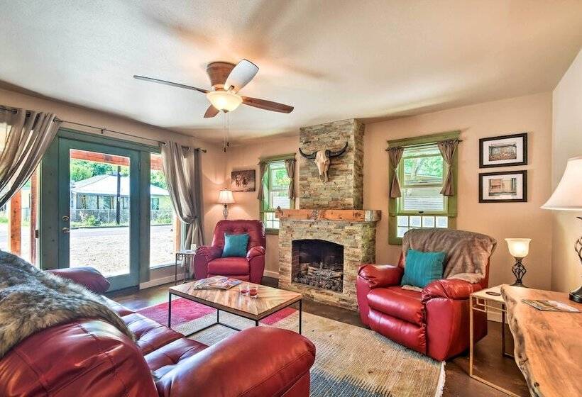 Cozy Home W/ Media Room: Short Walk To Taos Plaza!
