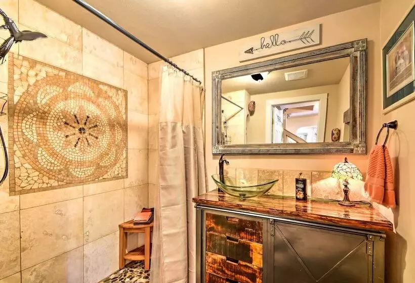 Cozy Home W/ Media Room: Short Walk To Taos Plaza!