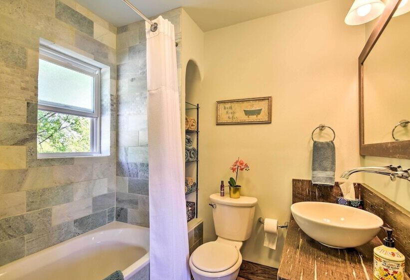 Cozy Home W/ Media Room: Short Walk To Taos Plaza!