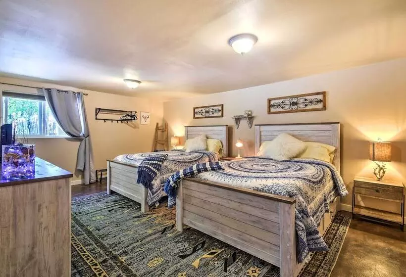 Cozy Home W/ Media Room: Short Walk To Taos Plaza!