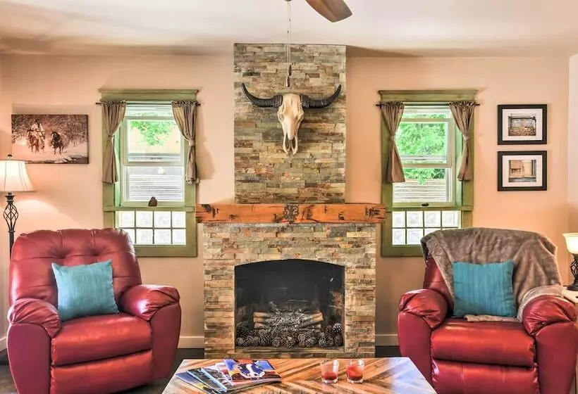 Cozy Home W/ Media Room: Short Walk To Taos Plaza!