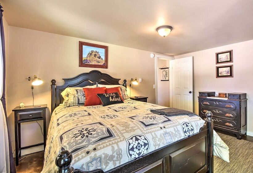 Cozy Home W/ Media Room: Short Walk To Taos Plaza!