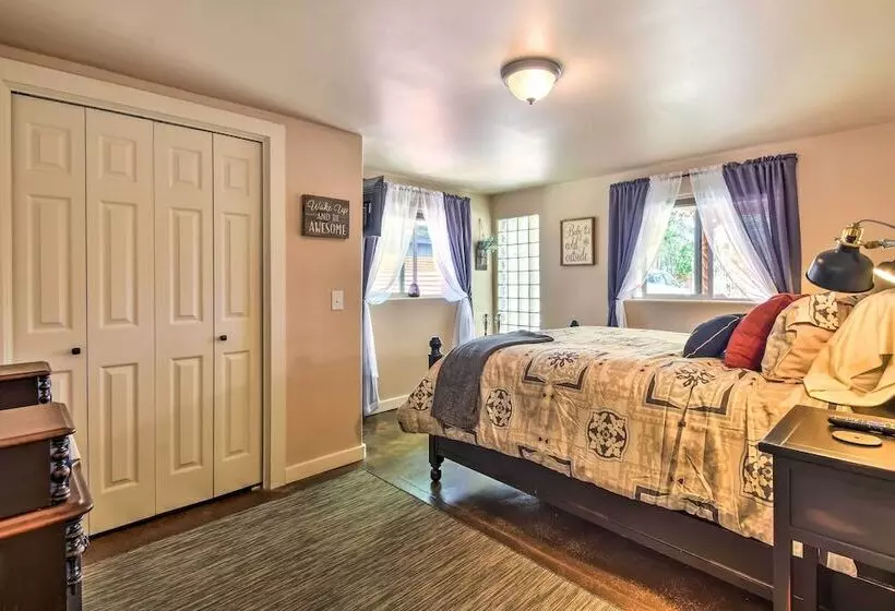 Cozy Home W/ Media Room: Short Walk To Taos Plaza!