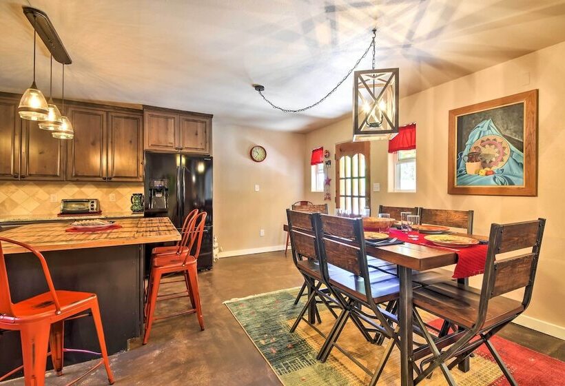 Cozy Home W/ Media Room: Short Walk To Taos Plaza!