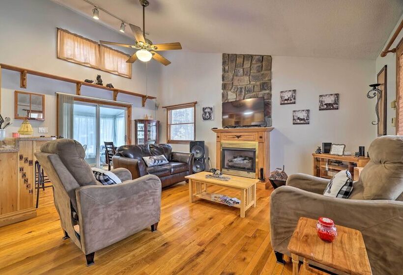 Cozy Tobyhanna Home W/ Community Amenities!