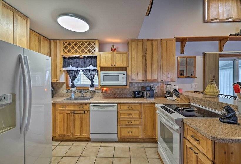 Cozy Tobyhanna Home W/ Community Amenities!