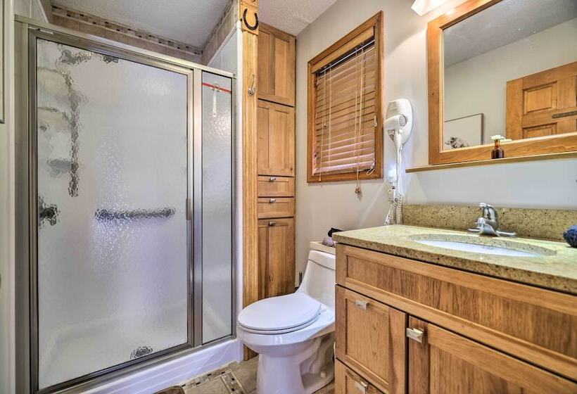 Cozy Tobyhanna Home W/ Community Amenities!