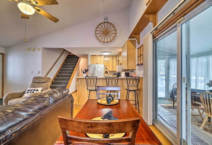 Cozy Tobyhanna Home W/ Community Amenities!