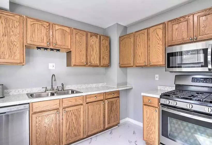 Dog Friendly Home ~ 14 Mi To Highmark Stadium