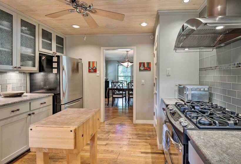 Downtown Austin Home W/ Patio, 3 Mi. To Soco!