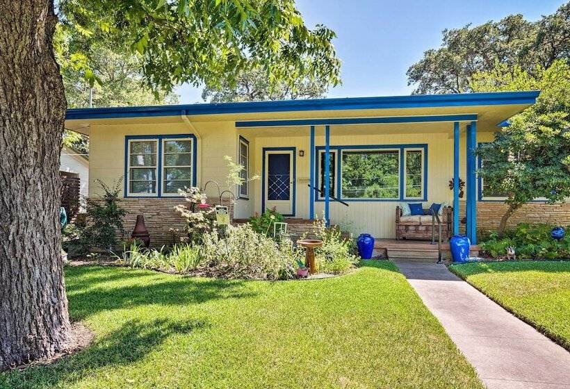 Downtown Austin Home W/ Patio, 3 Mi. To Soco!