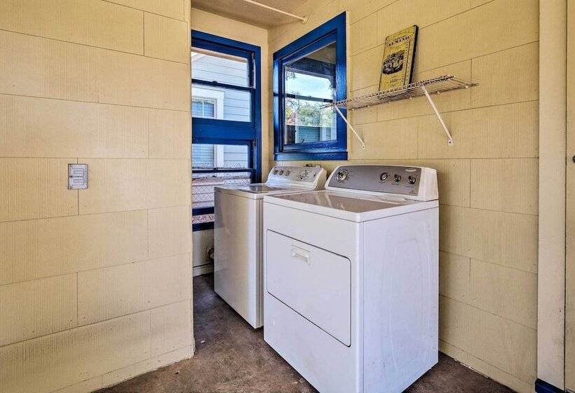 Downtown Austin Home W/ Patio, 3 Mi. To Soco!