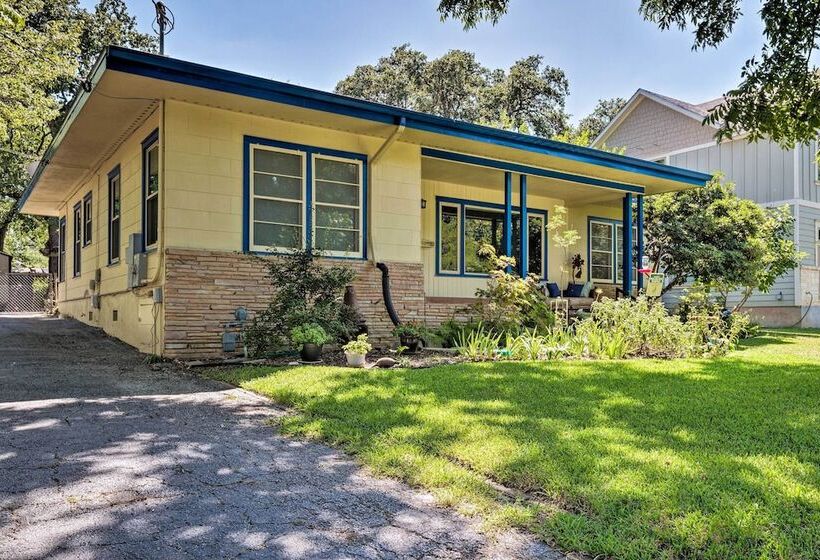 Downtown Austin Home W/ Patio, 3 Mi. To Soco!