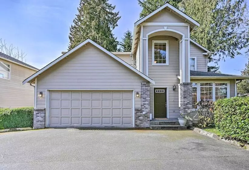 Welcoming Edmonds Vacation Rental W/ Fireplace!