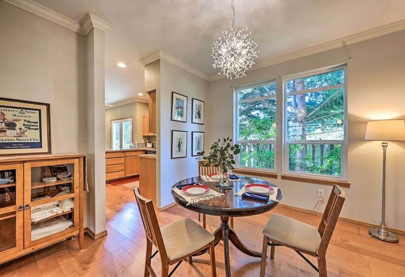 Welcoming Edmonds Vacation Rental W/ Fireplace!