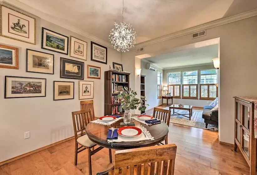 Welcoming Edmonds Vacation Rental W/ Fireplace!