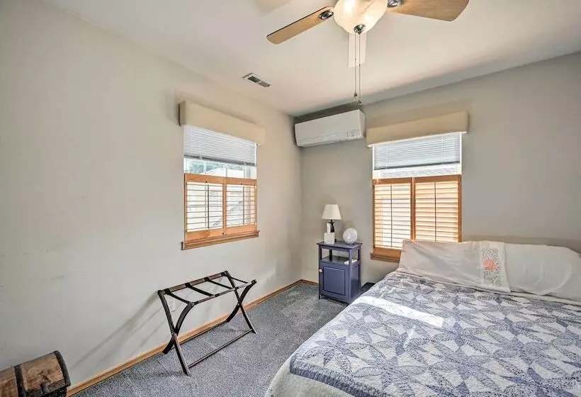 Welcoming Edmonds Vacation Rental W/ Fireplace!