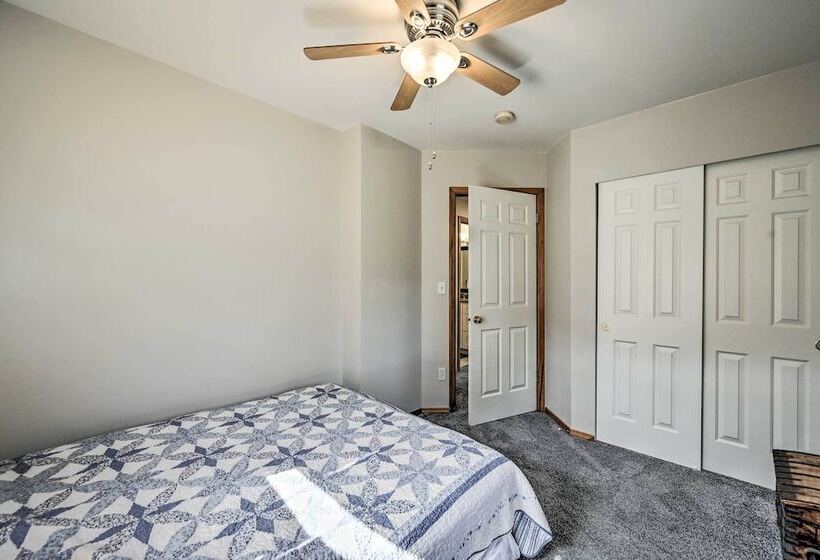 Welcoming Edmonds Vacation Rental W/ Fireplace!