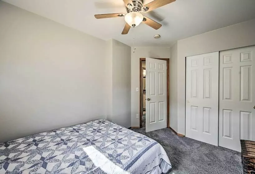 Welcoming Edmonds Vacation Rental W/ Fireplace!