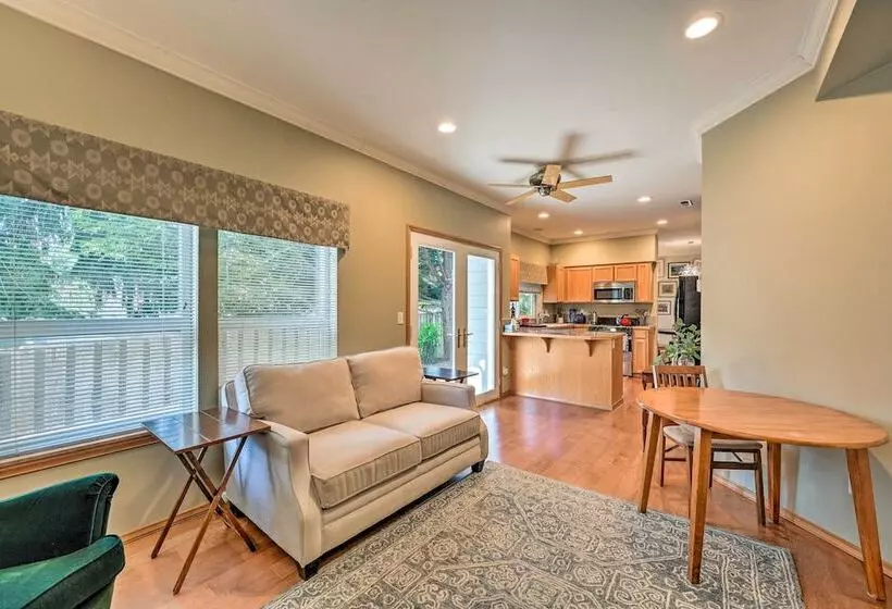 Welcoming Edmonds Vacation Rental W/ Fireplace!