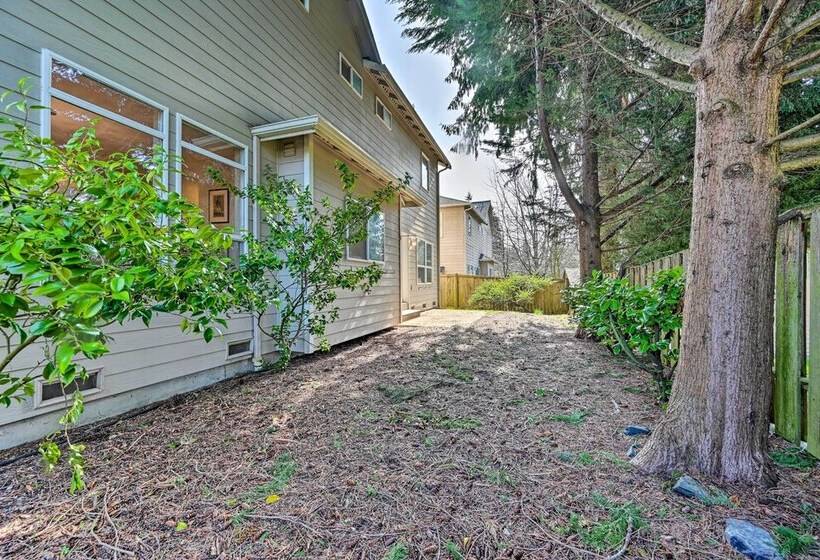 Welcoming Edmonds Vacation Rental W/ Fireplace!