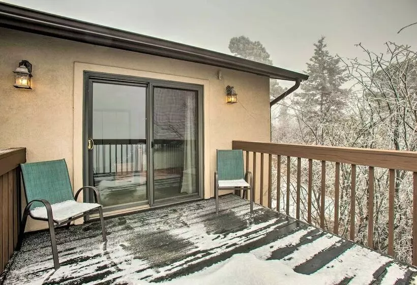 Evergreen Retreat + Hot Tub, Mtn Views & Game Room