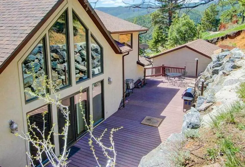 Evergreen Retreat + Hot Tub, Mtn Views & Game Room