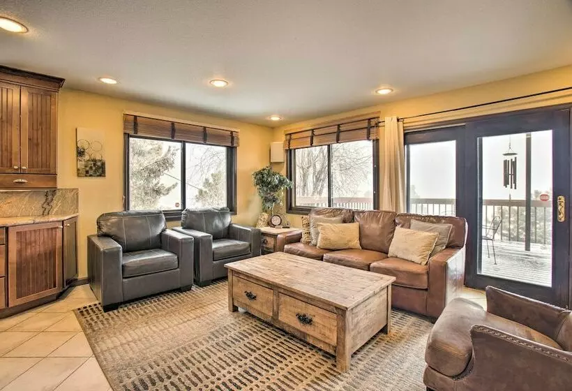 Evergreen Retreat + Hot Tub, Mtn Views & Game Room