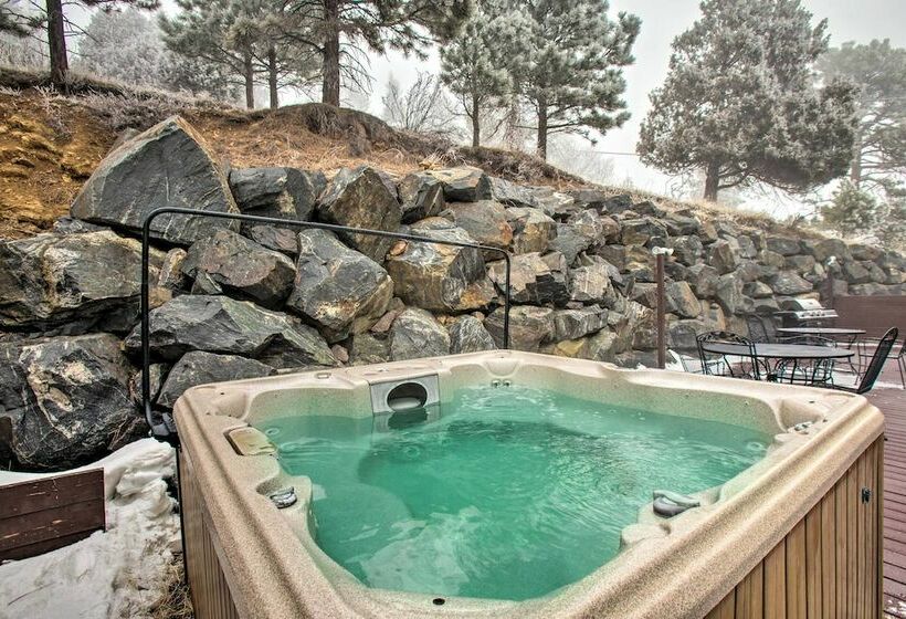 Evergreen Retreat + Hot Tub, Mtn Views & Game Room
