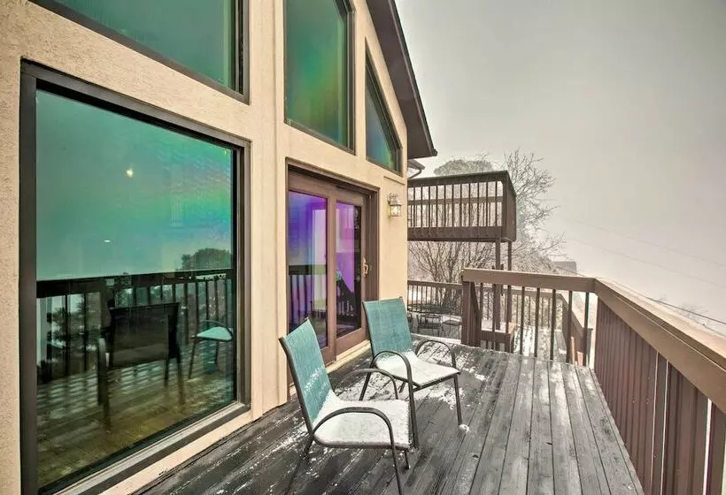 Evergreen Retreat + Hot Tub, Mtn Views & Game Room