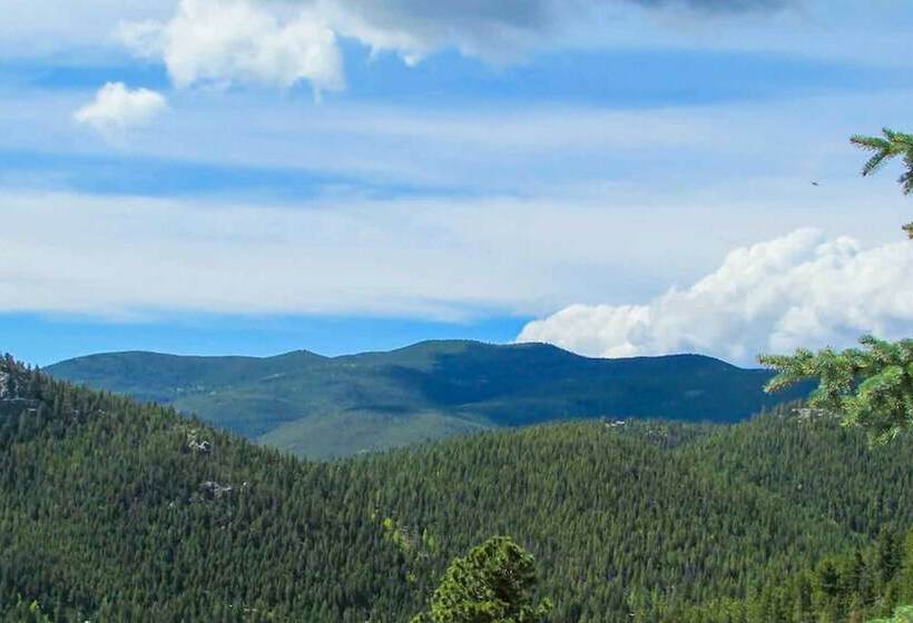 Evergreen Retreat + Hot Tub, Mtn Views & Game Room