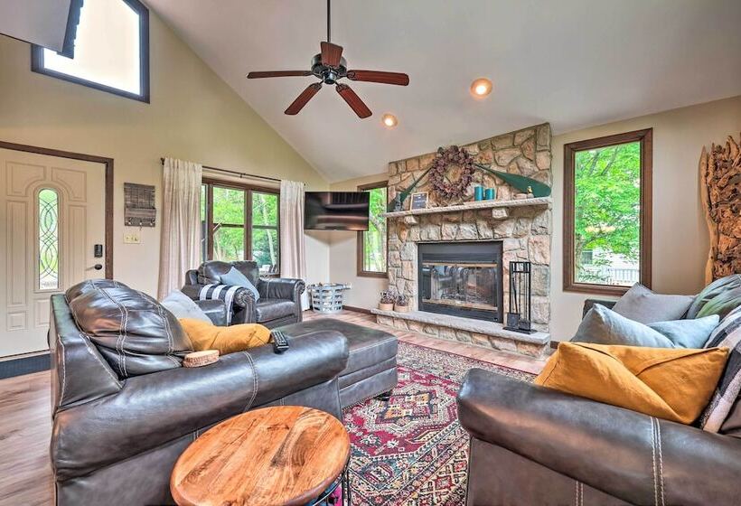 Near Hiking & Skiing: Albrightsville Home W/ Deck!