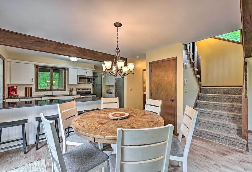 Near Hiking & Skiing: Albrightsville Home W/ Deck!