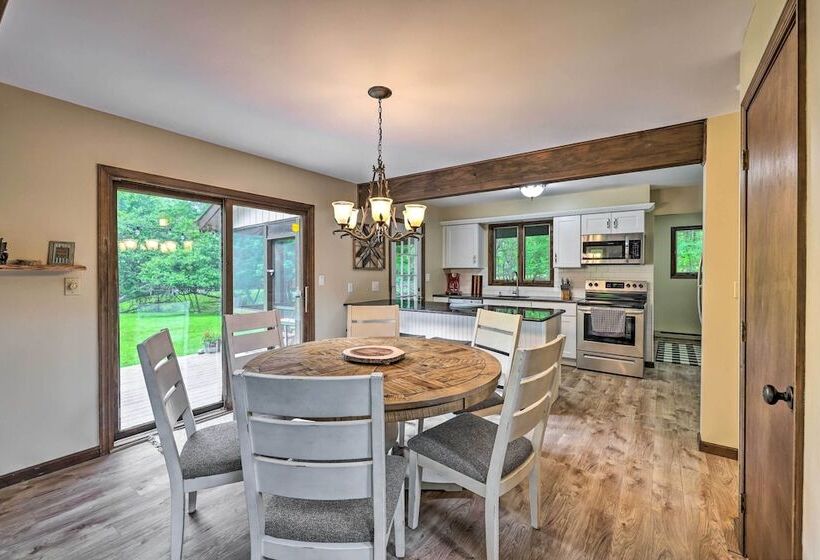 Near Hiking & Skiing: Albrightsville Home W/ Deck!