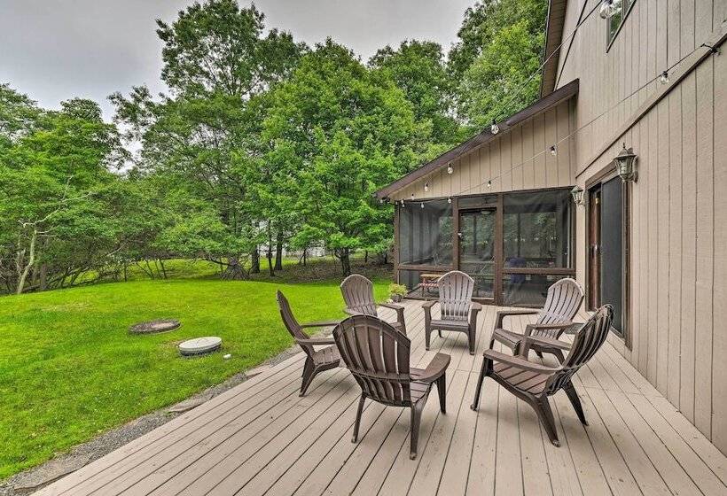 Near Hiking & Skiing: Albrightsville Home W/ Deck!