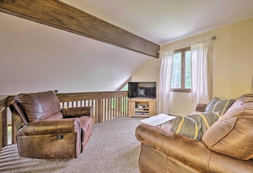 Near Hiking & Skiing: Albrightsville Home W/ Deck!