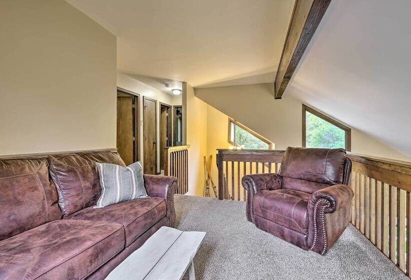 Near Hiking & Skiing: Albrightsville Home W/ Deck!