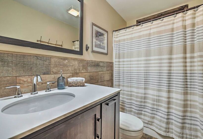 Near Hiking & Skiing: Albrightsville Home W/ Deck!