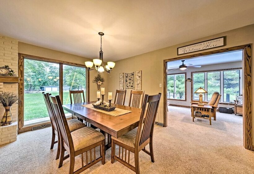 Family Home W/ Deck On Lake Sara: Pets Are Welcome