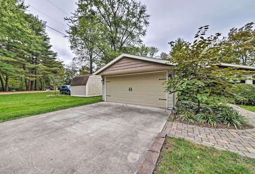 Family Home W/ Deck On Lake Sara: Pets Are Welcome