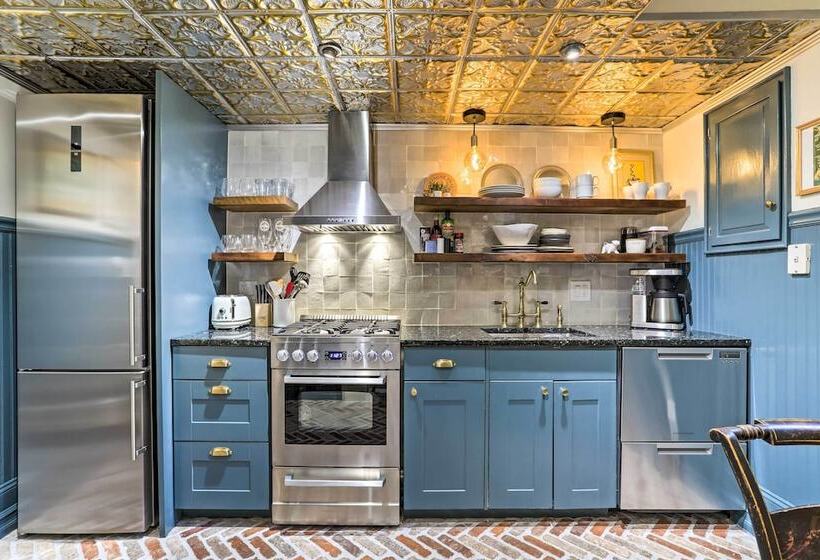 Historic Home W/ Garden: Walk To Center City!