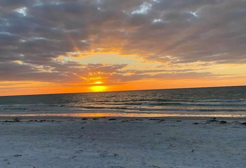 Indian Rocks Beach Home   2 Blocks To Beach!