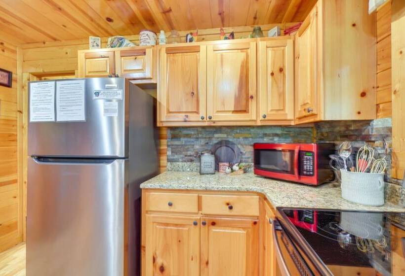 Family Cabin W/ Private Hot Tub & Game Room!