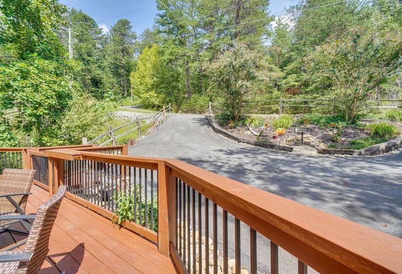 Family Cabin W/ Private Hot Tub & Game Room!