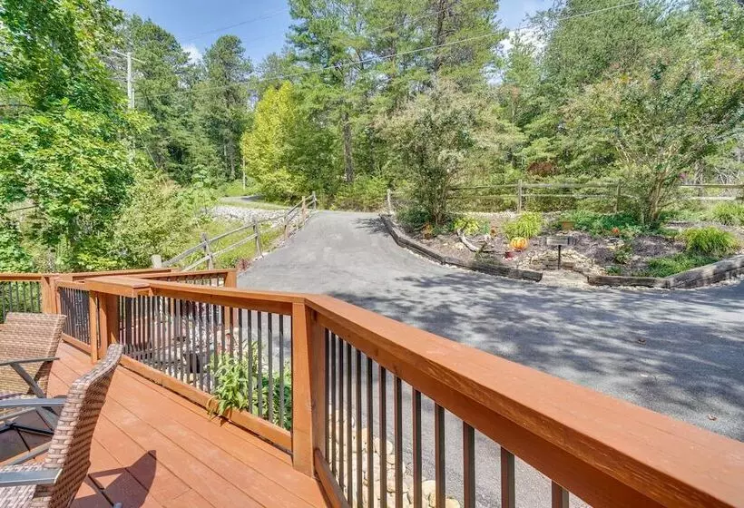 Family Cabin W/ Private Hot Tub & Game Room!