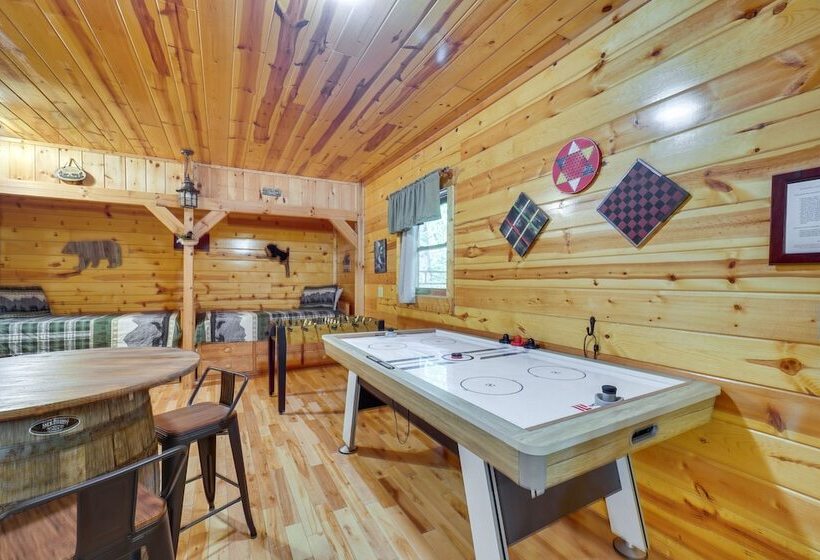 Family Cabin W/ Private Hot Tub & Game Room!