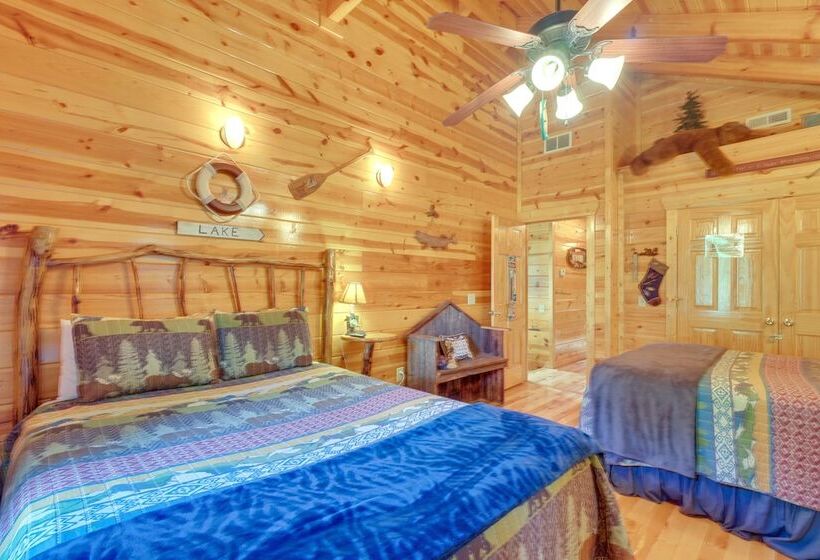Family Cabin W/ Private Hot Tub & Game Room!